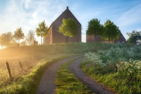 开云体育中国官网-场地湿滑造成传球失误教练组赛后提出提高环境适应能力，场地湿可以打网球吗