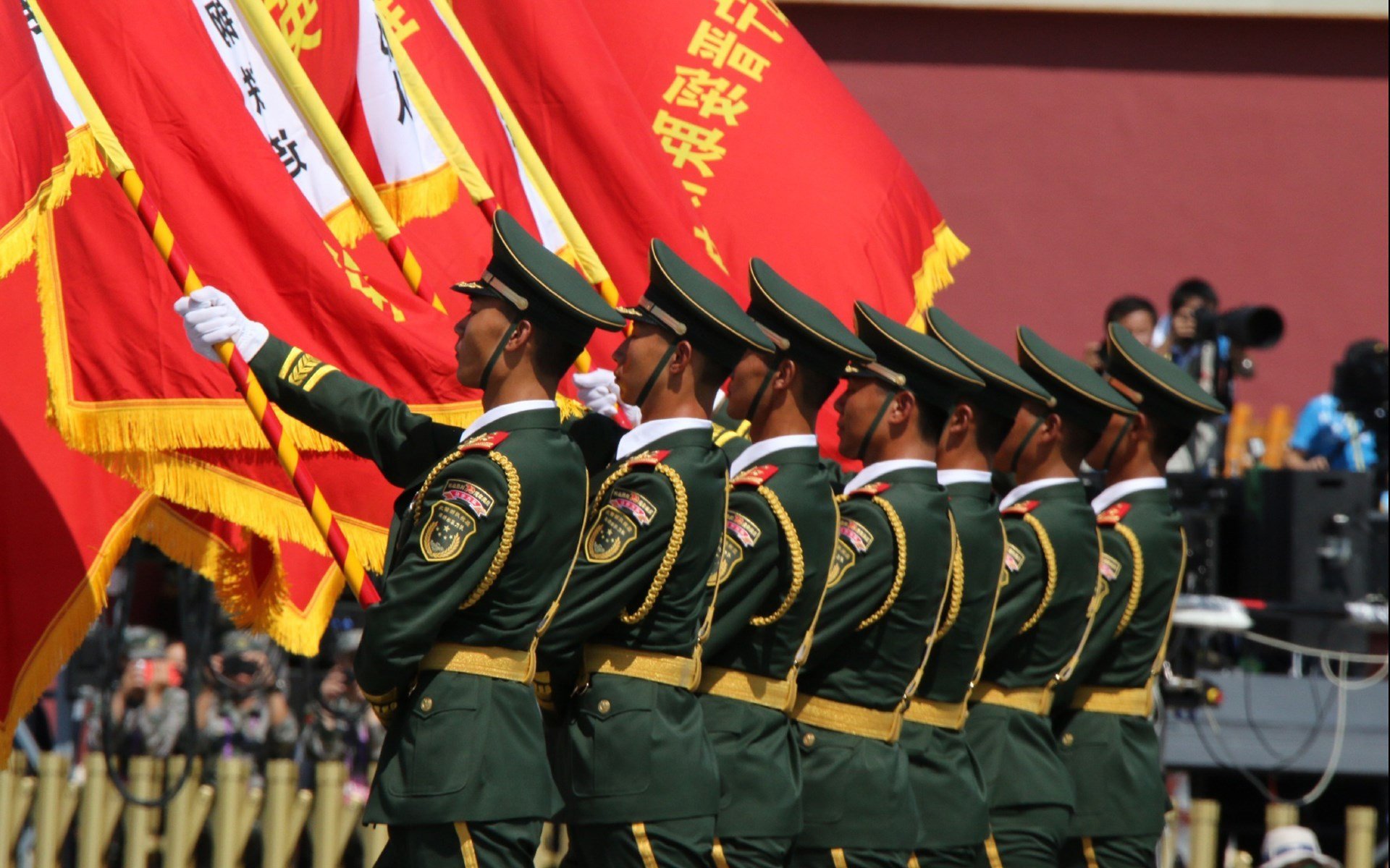 切尔西强化中场压迫寻找反弹节奏,切尔西打法